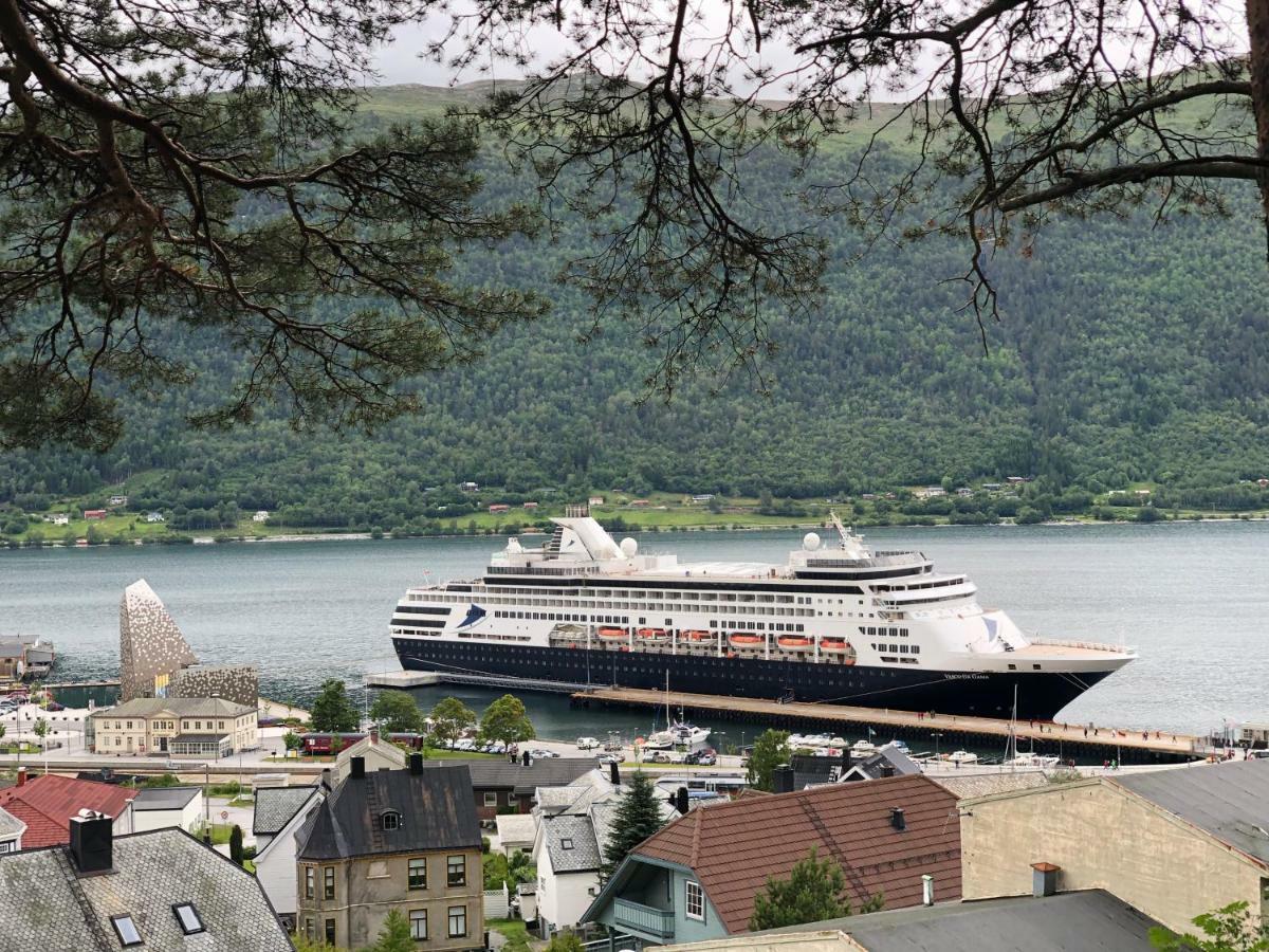 Andalsnes Apartments - Luxury Stay エクステリア 写真